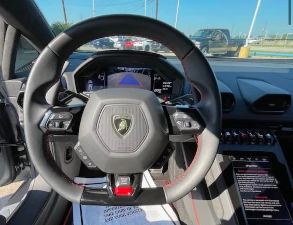 2020 Lamborghini - Image 16 of 20