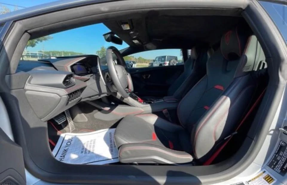 2020 Lamborghini - Image 15 of 20