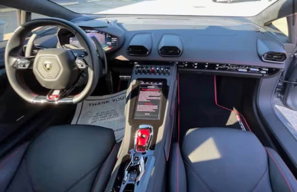 2020 Lamborghini - Image 17 of 20