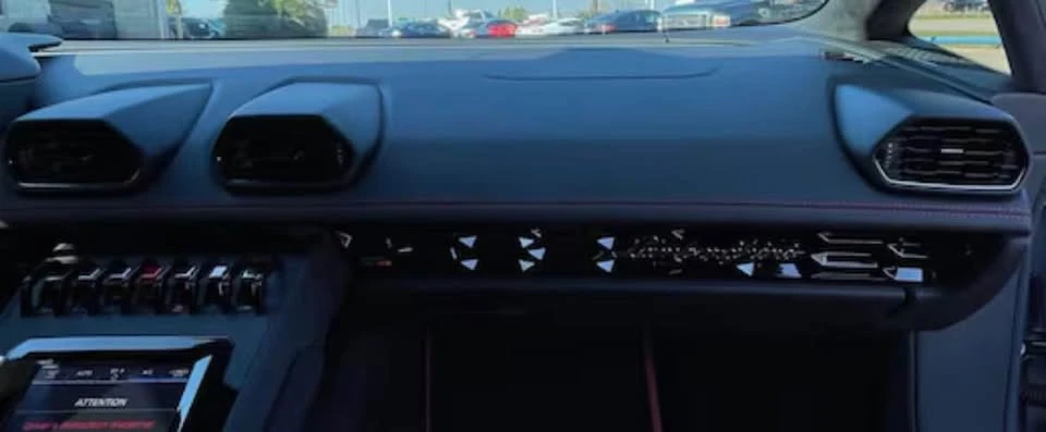 2020 Lamborghini - Image 18 of 20