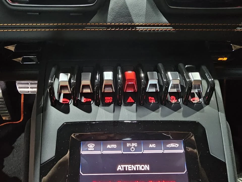 2020 Lamborghini Huracan - Image 13 of 20