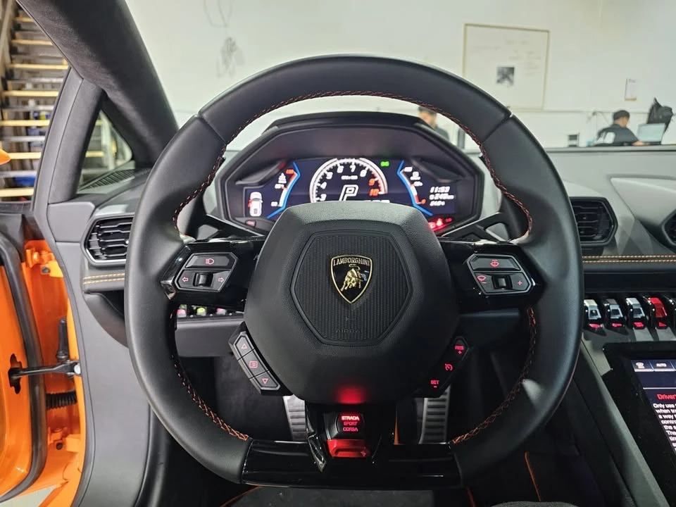 2020 Lamborghini Huracan - Image 8 of 20