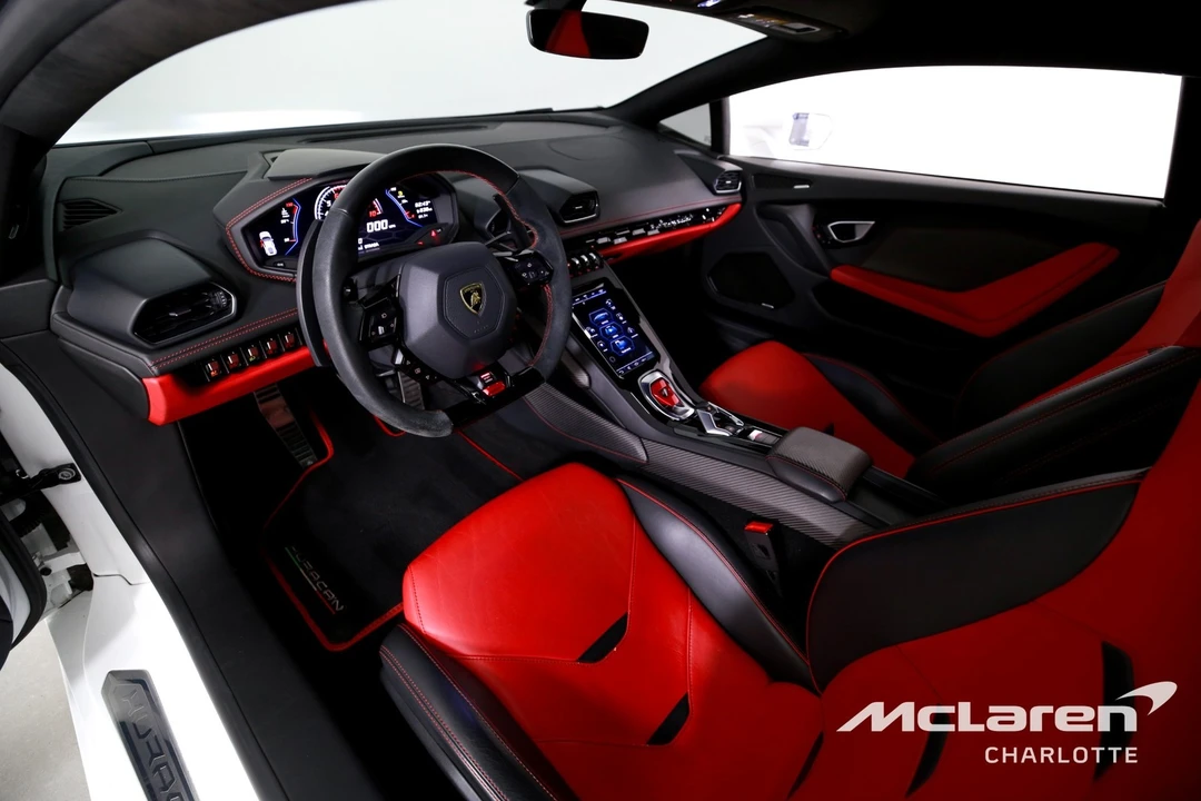 2020 Lamborghini - Image 12 of 31