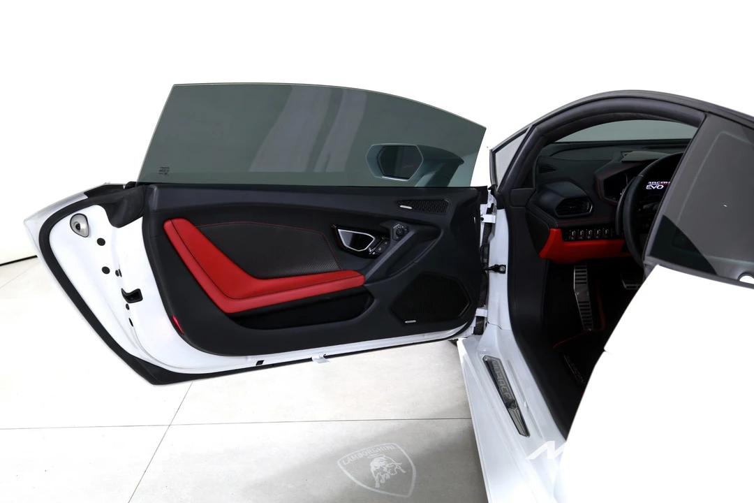2020 Lamborghini - Image 10 of 31