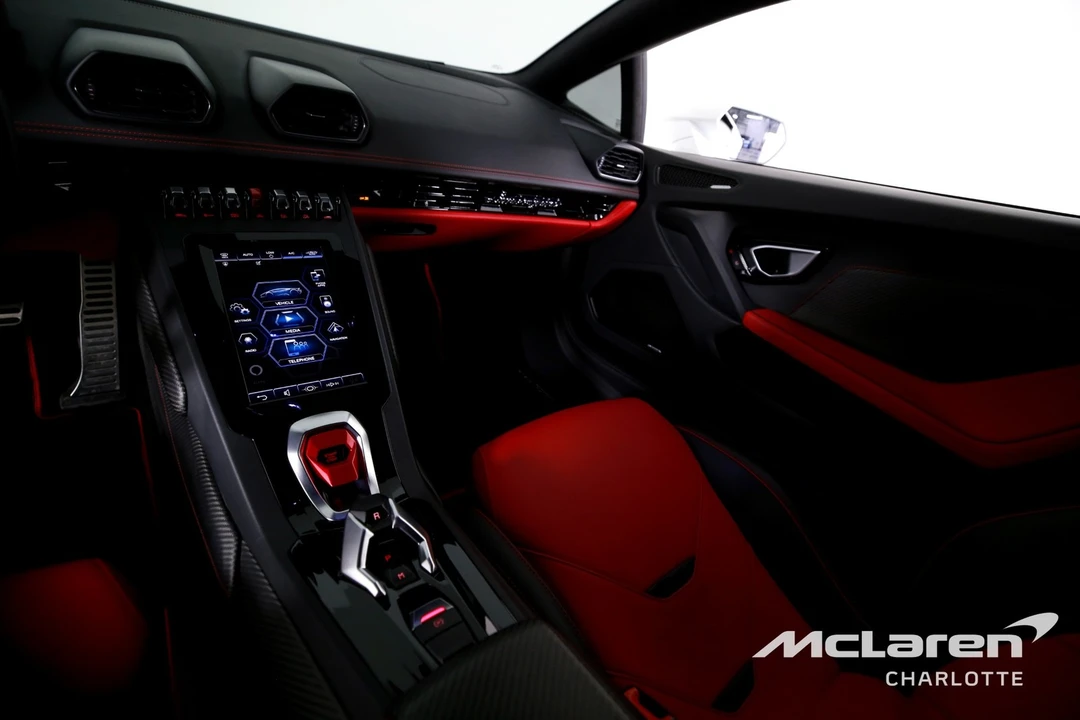 2020 Lamborghini - Image 15 of 31