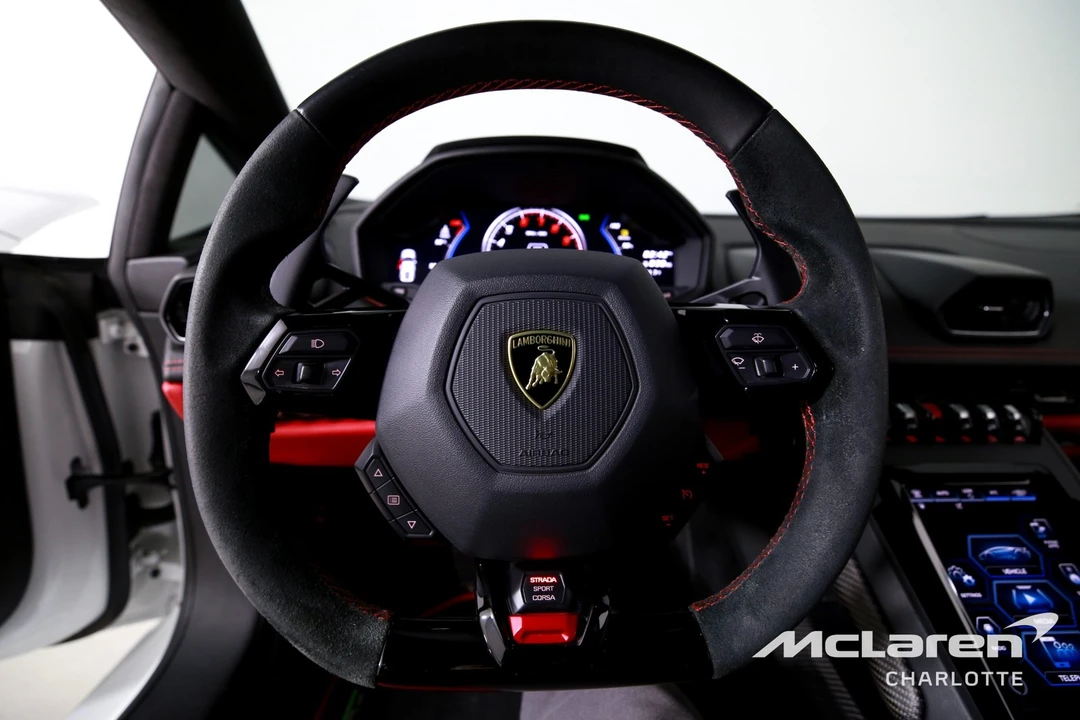 2020 Lamborghini - Image 14 of 31