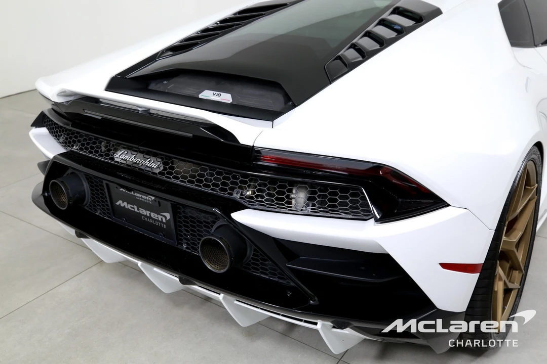 2020 Lamborghini - Image 30 of 31