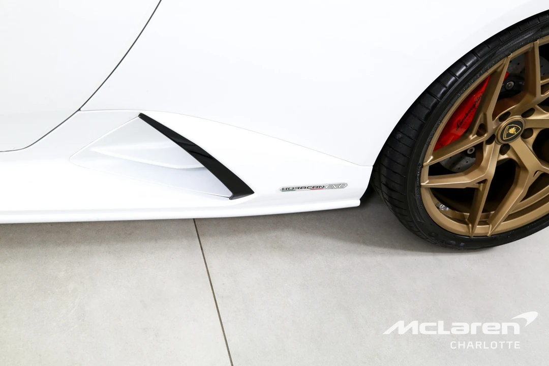 2020 Lamborghini - Image 29 of 31