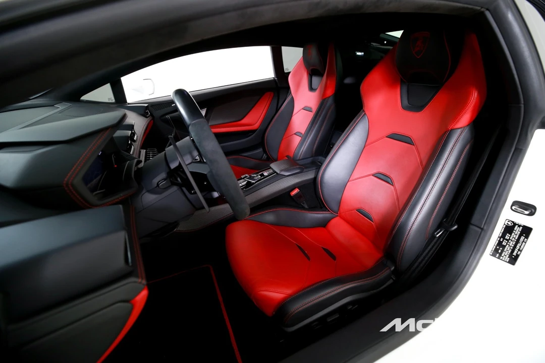 2020 Lamborghini - Image 11 of 31