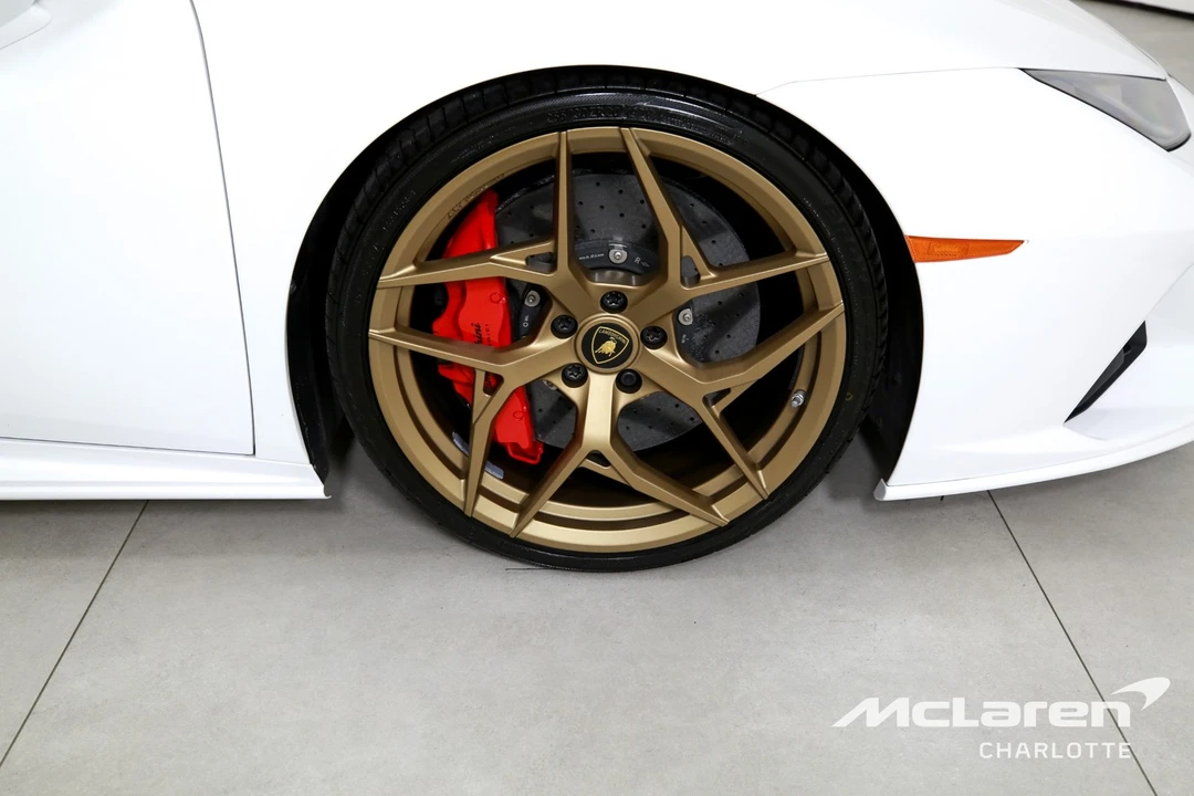 2020 Lamborghini - Image 25 of 31