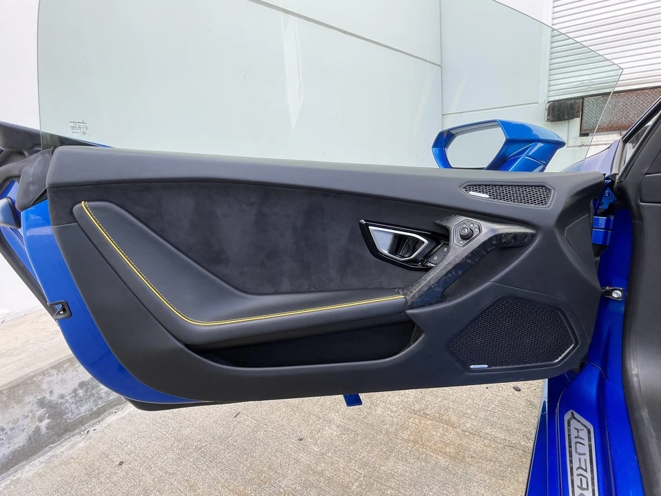 2020 Lamborghini Huracan LP640-4 EVO - Image 25 of 31