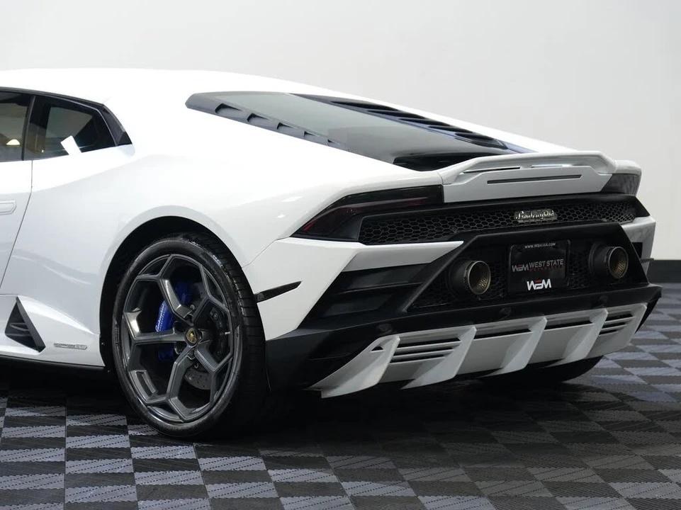 2020 Lamborghini Huracan LP640-4 EVO - Image 16 of 31