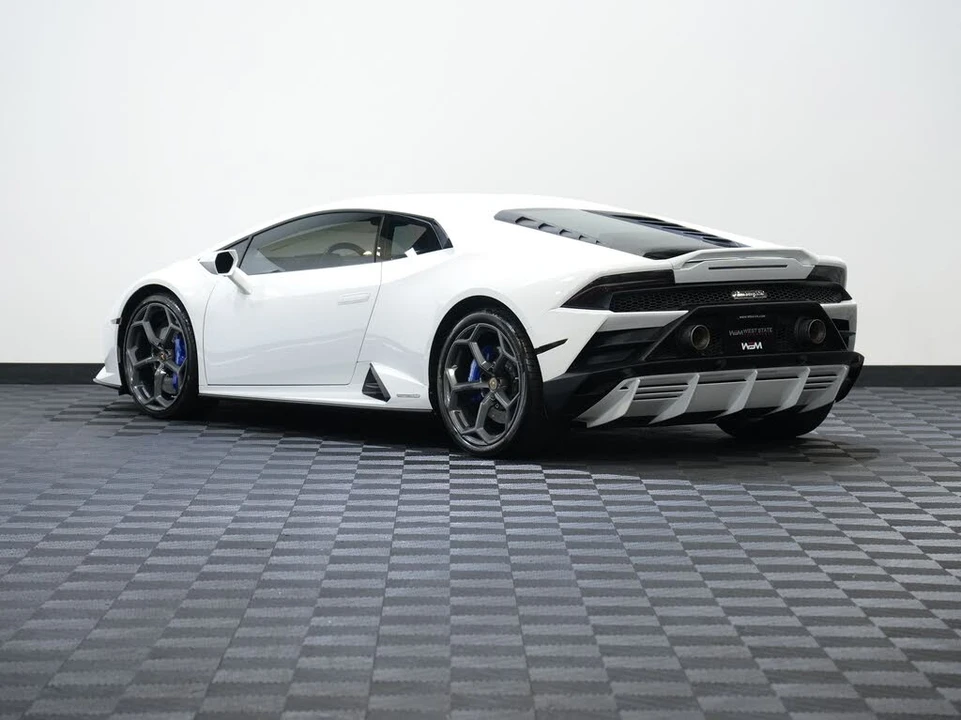 2020 Lamborghini Huracan LP640-4 EVO - Image 8 of 31