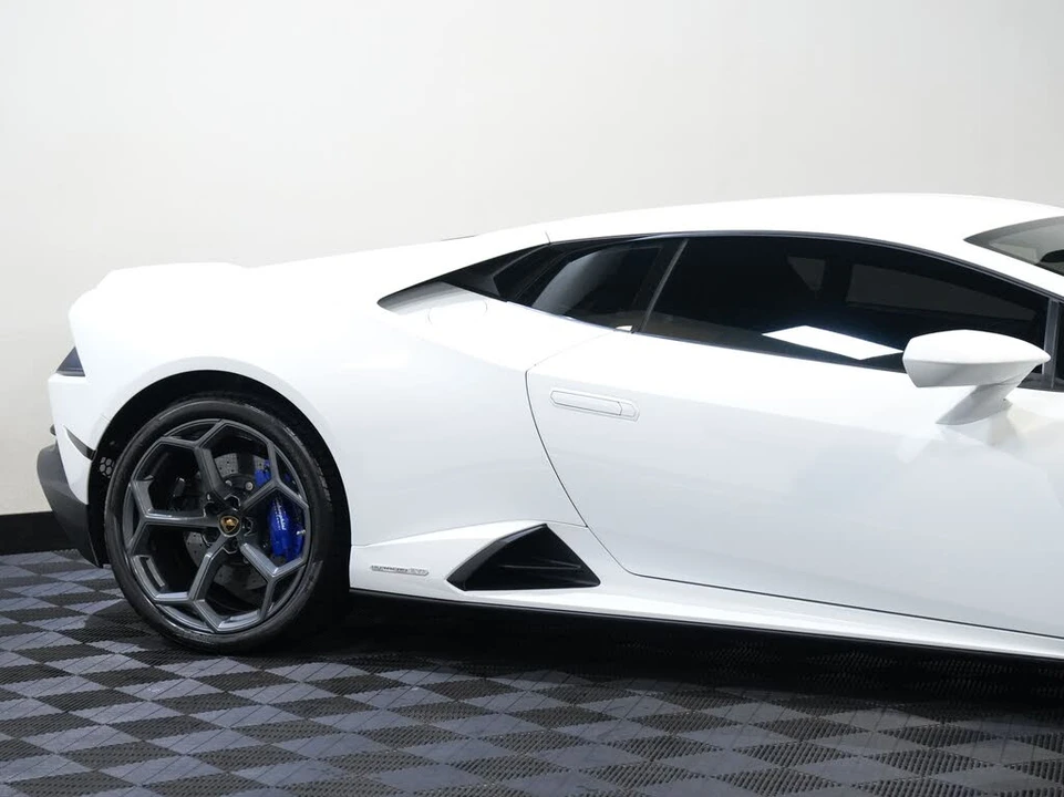 2020 Lamborghini Huracan LP640-4 EVO - Image 13 of 31