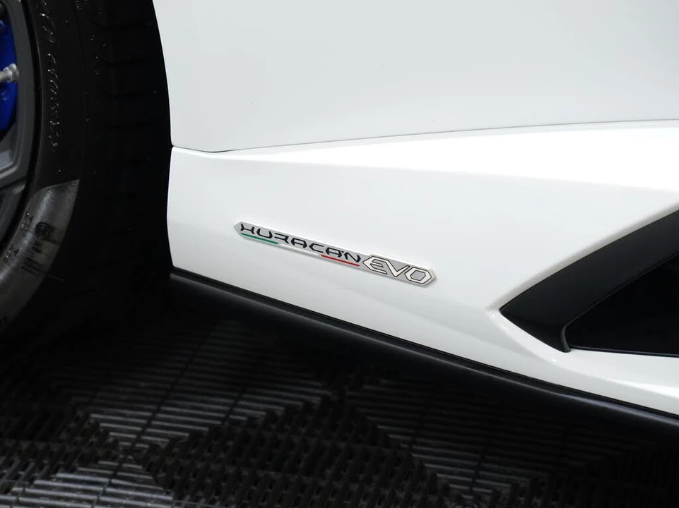 2020 Lamborghini Huracan LP640-4 EVO - Image 14 of 31