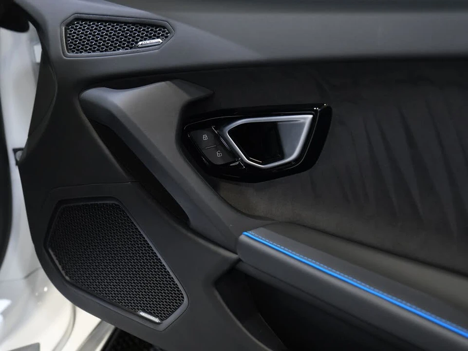 2020 Lamborghini Huracan LP640-4 EVO - Image 25 of 31