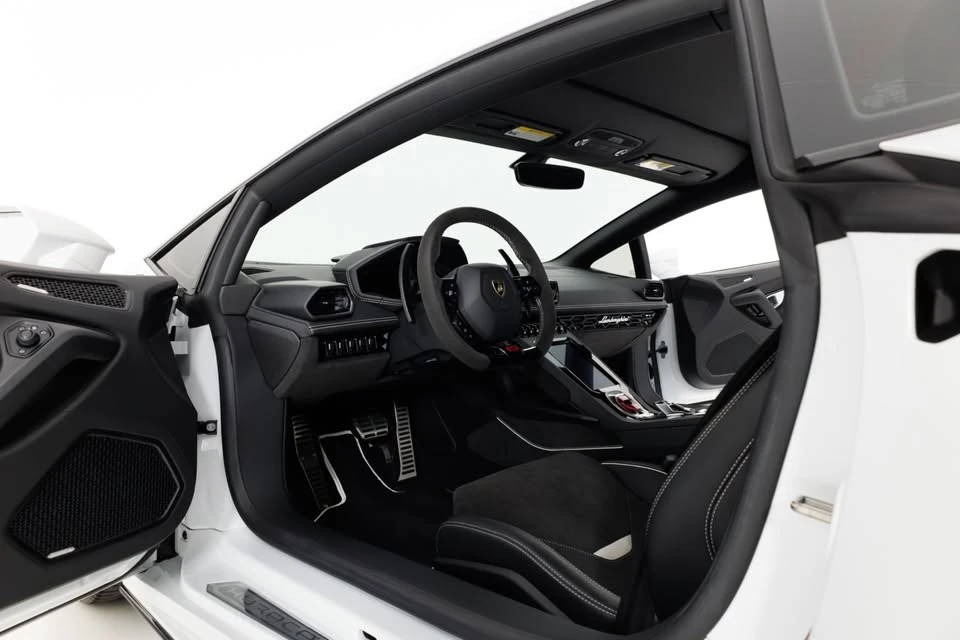 2020 Lamborghini Huracan LP640-4 EVO - Image 8 of 20