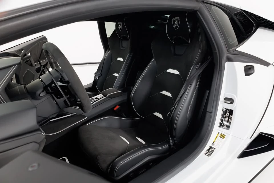 2020 Lamborghini Huracan LP640-4 EVO - Image 11 of 20