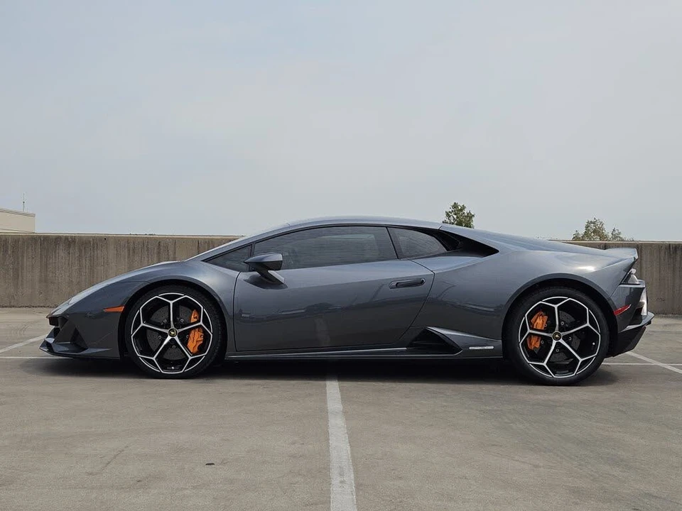 2020 Lamborghini Huracan - Image 2 of 31