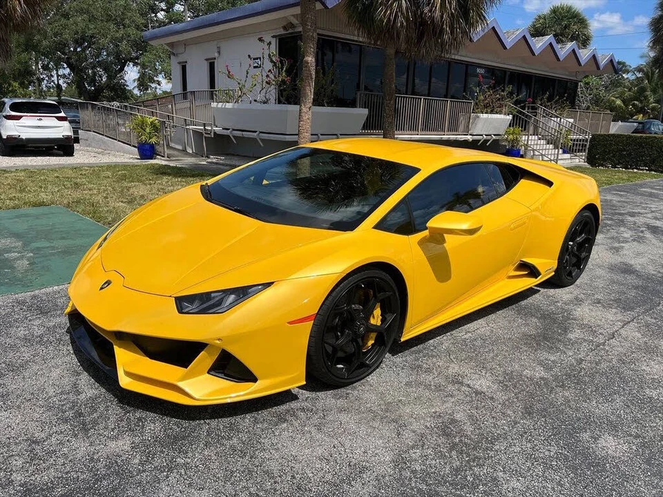 2020 Lamborghini Huracan - Image 2 of 27
