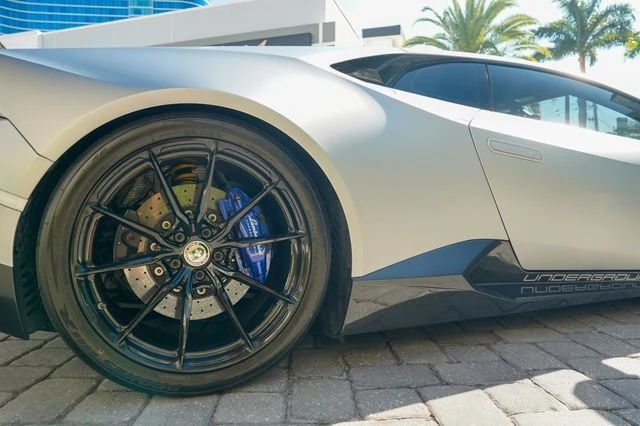 2020 Lamborghini Huracan - Image 28 of 31