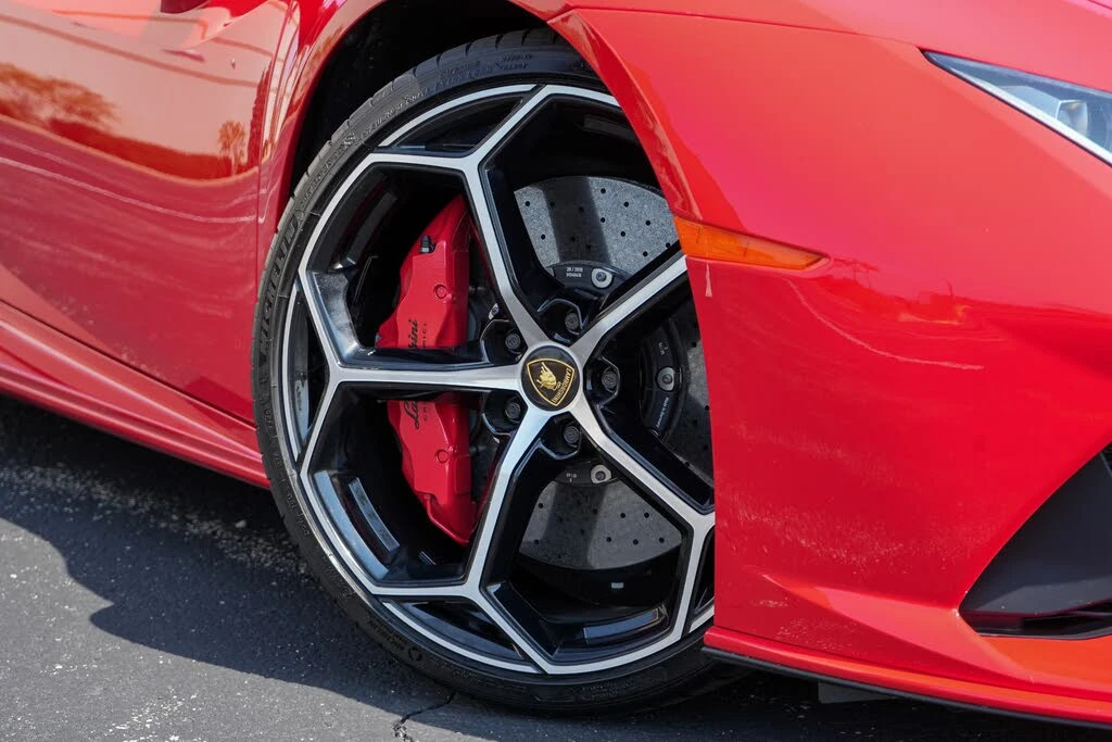 2020 Lamborghini Huracan - Image 2 of 31