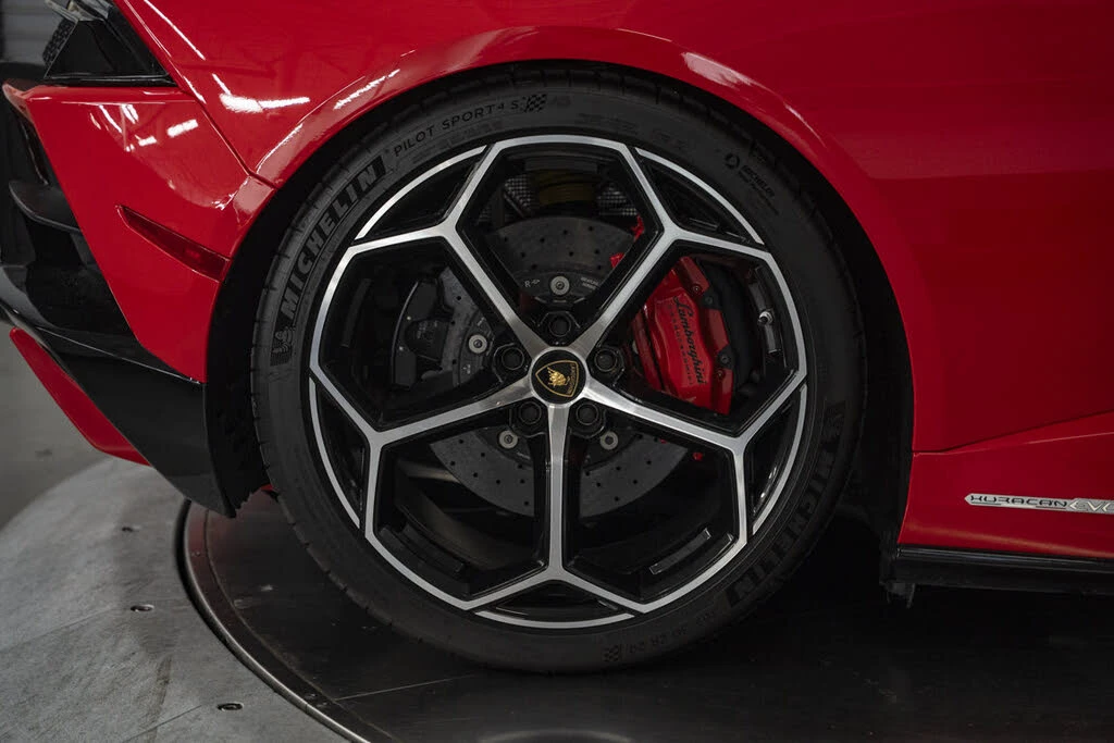 2020 Lamborghini Huracan - Image 17 of 31