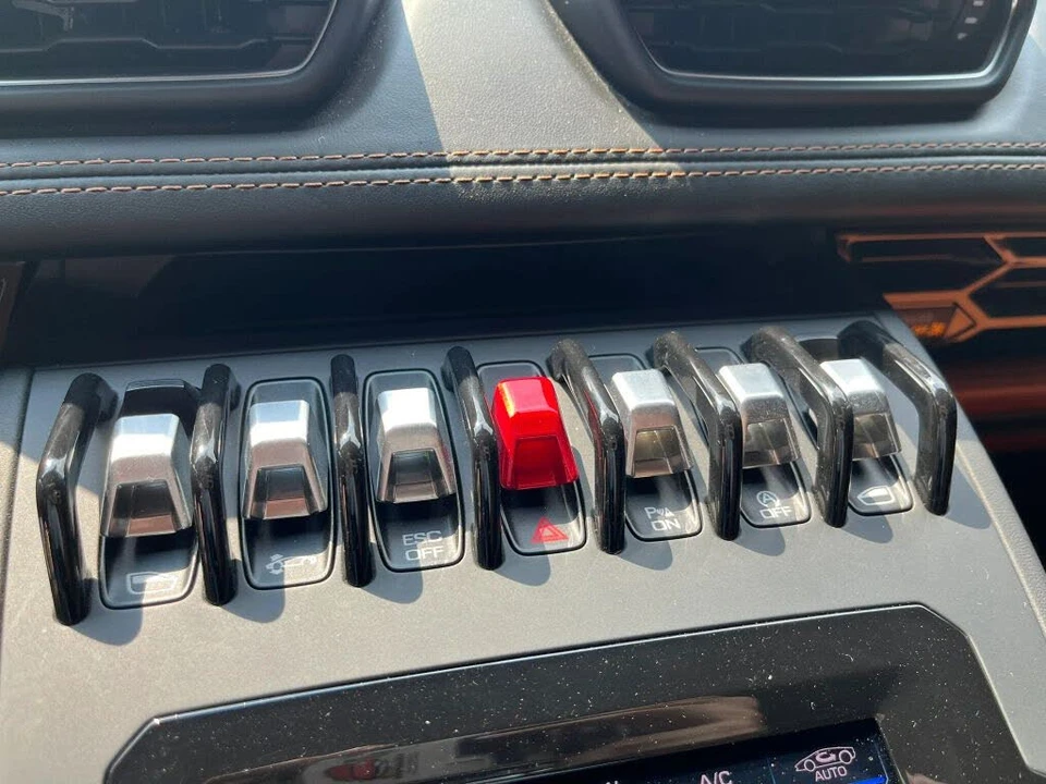 2020 Lamborghini Huracan - Image 26 of 31