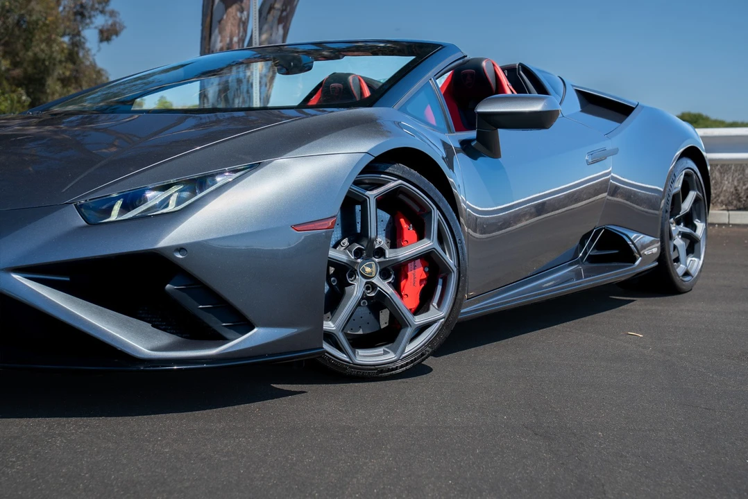 2020 Lamborghini Huracan - Image 2 of 31