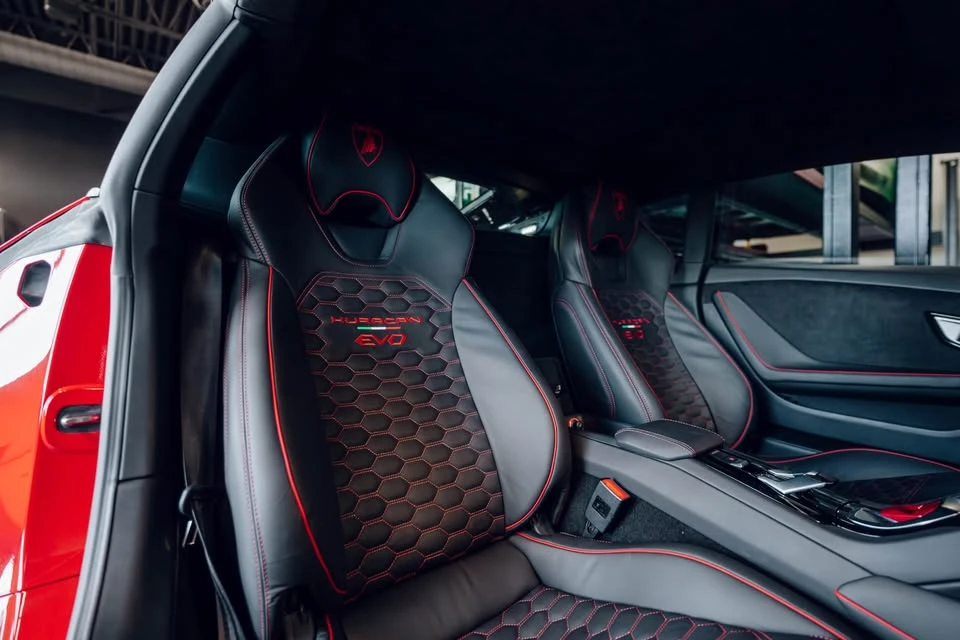 2020 Lamborghini - Image 13 of 19