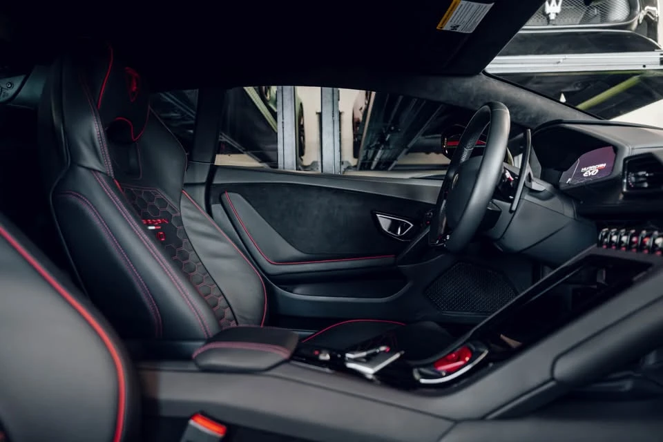 2020 Lamborghini - Image 12 of 19