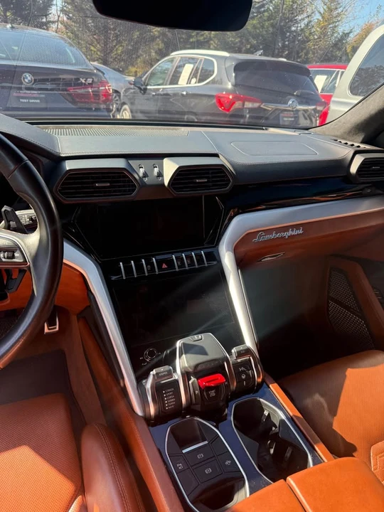 2020 Lamborghini Urus - Image 5 of 9