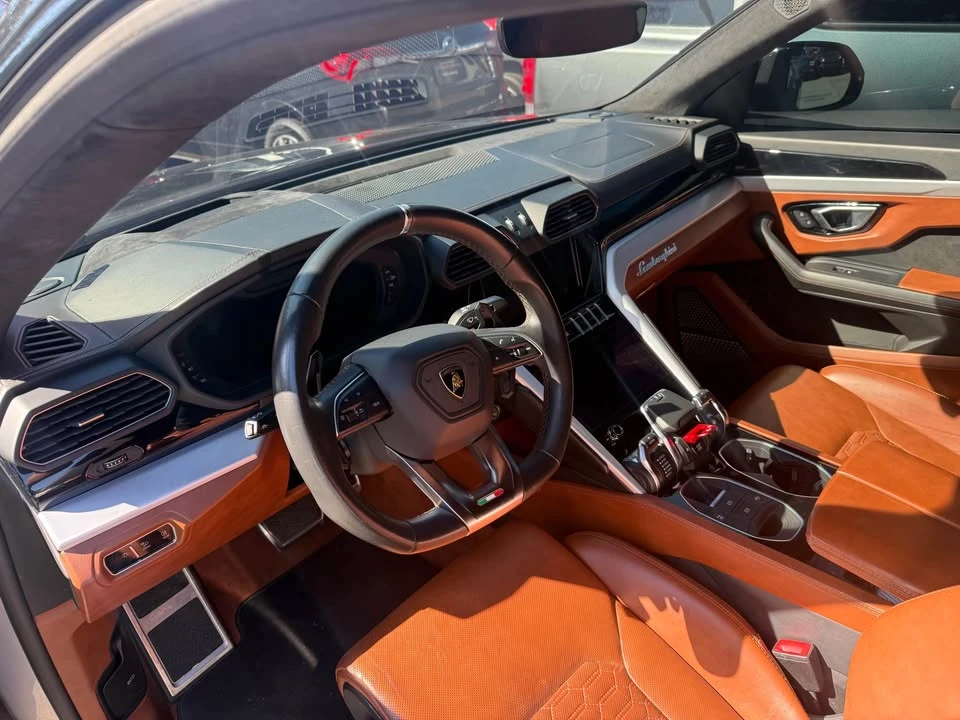 2020 Lamborghini Urus - Image 4 of 9
