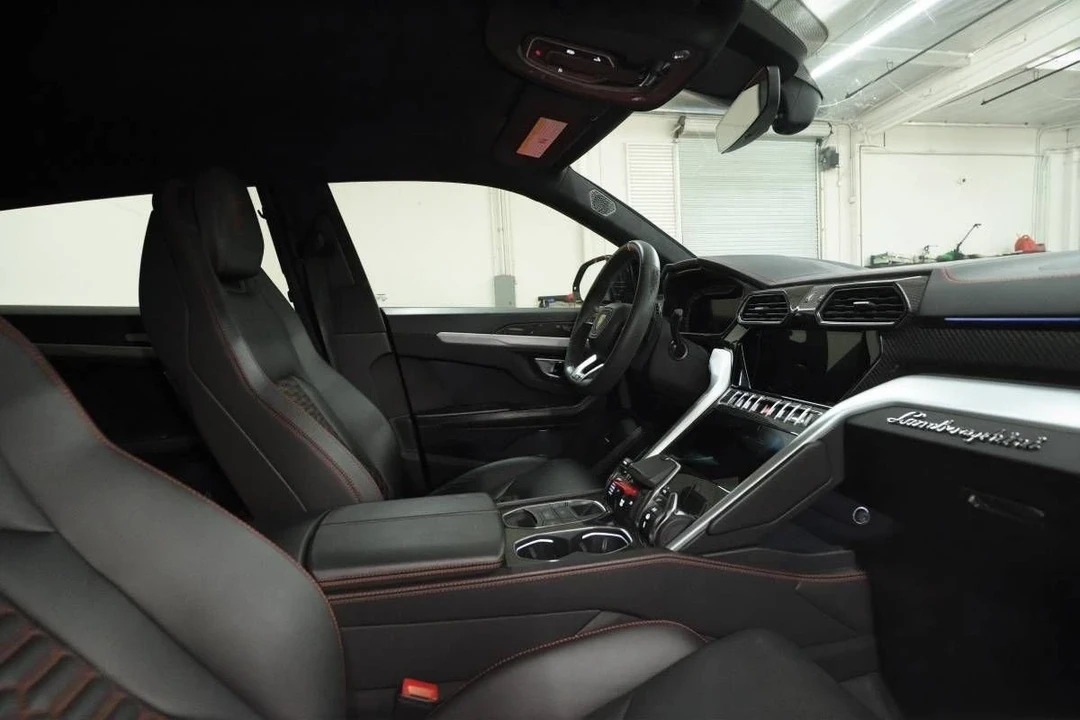 2020 Lamborghini Urus - Image 8 of 10
