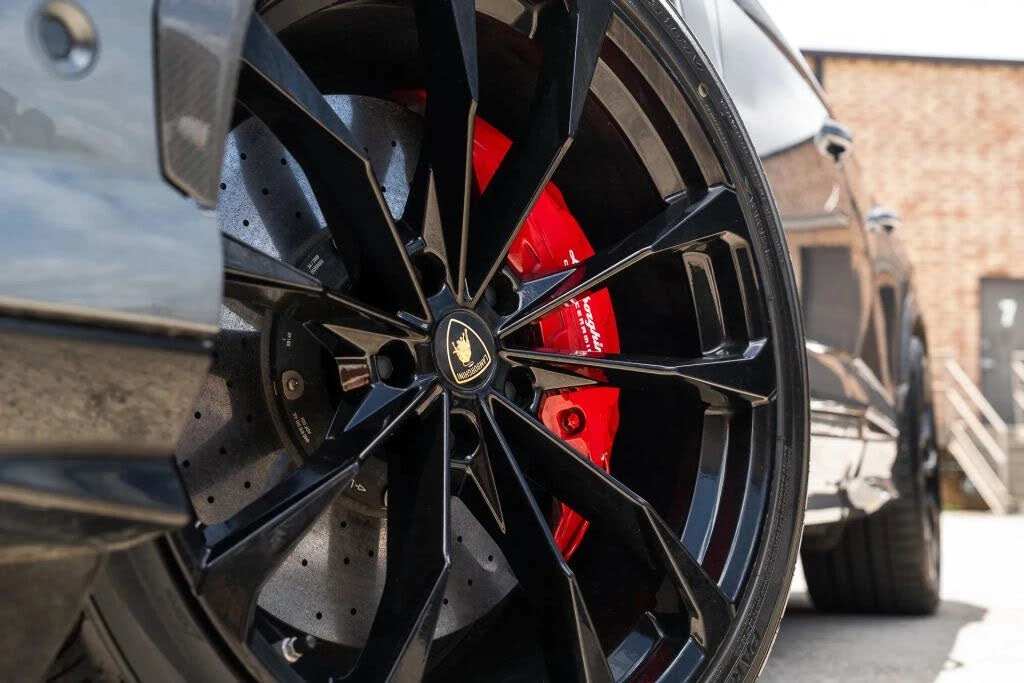 2020 Lamborghini Urus - Image 2 of 31