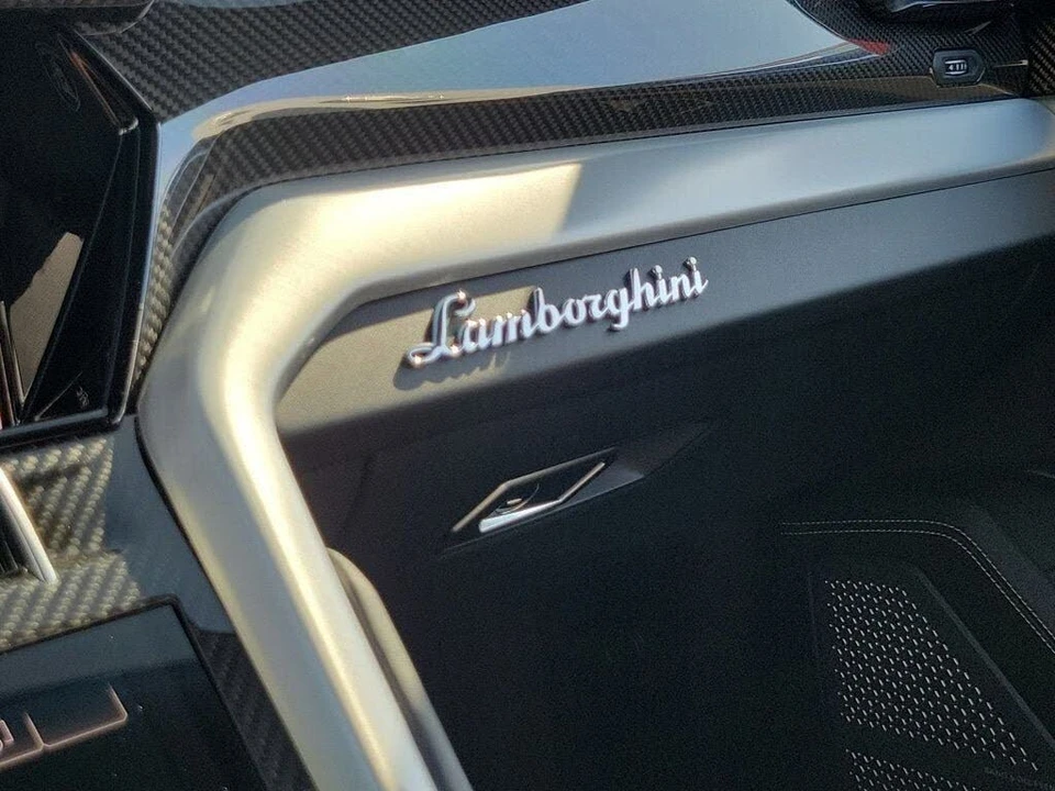 2020 Lamborghini Urus - Image 25 of 28