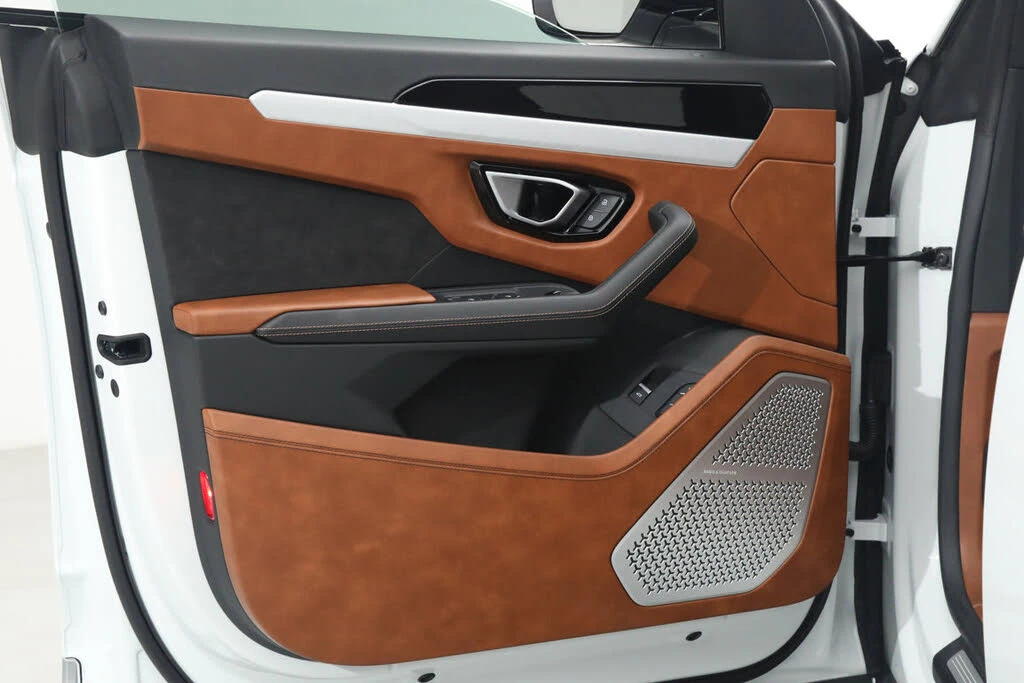 2020 Lamborghini Urus - Image 15 of 31