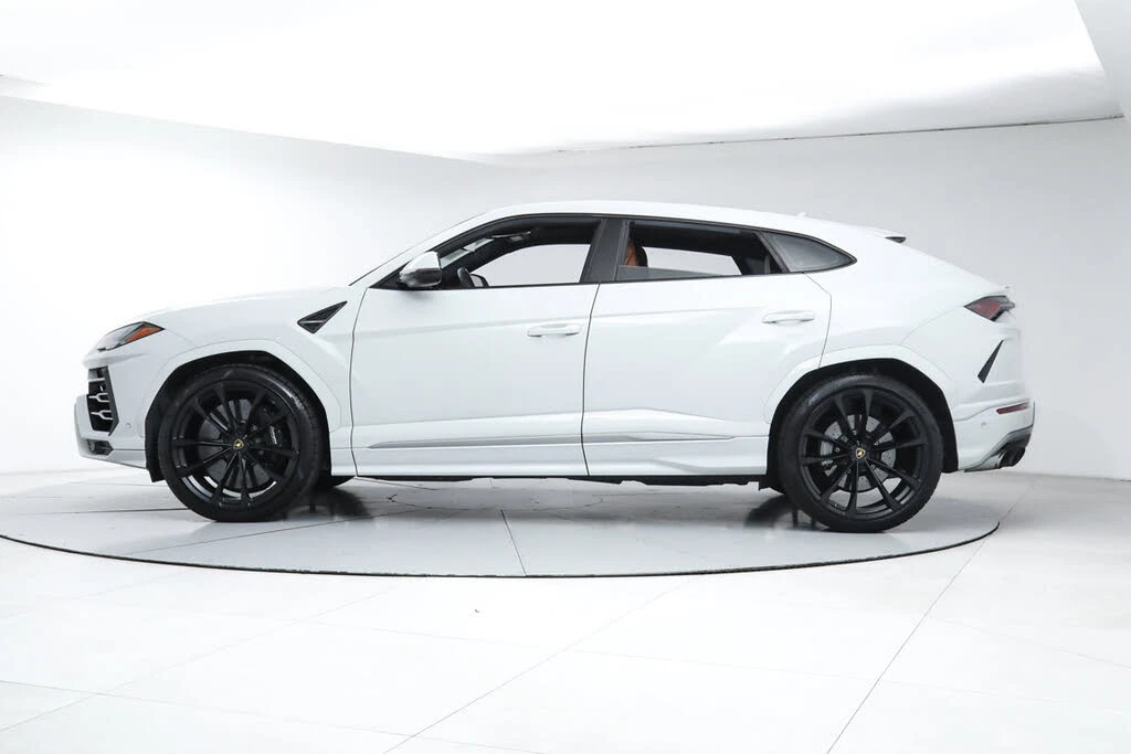 2020 Lamborghini Urus - Image 2 of 31