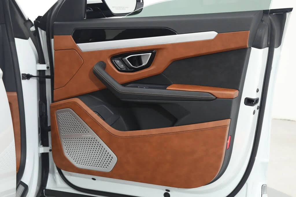 2020 Lamborghini Urus - Image 9 of 31