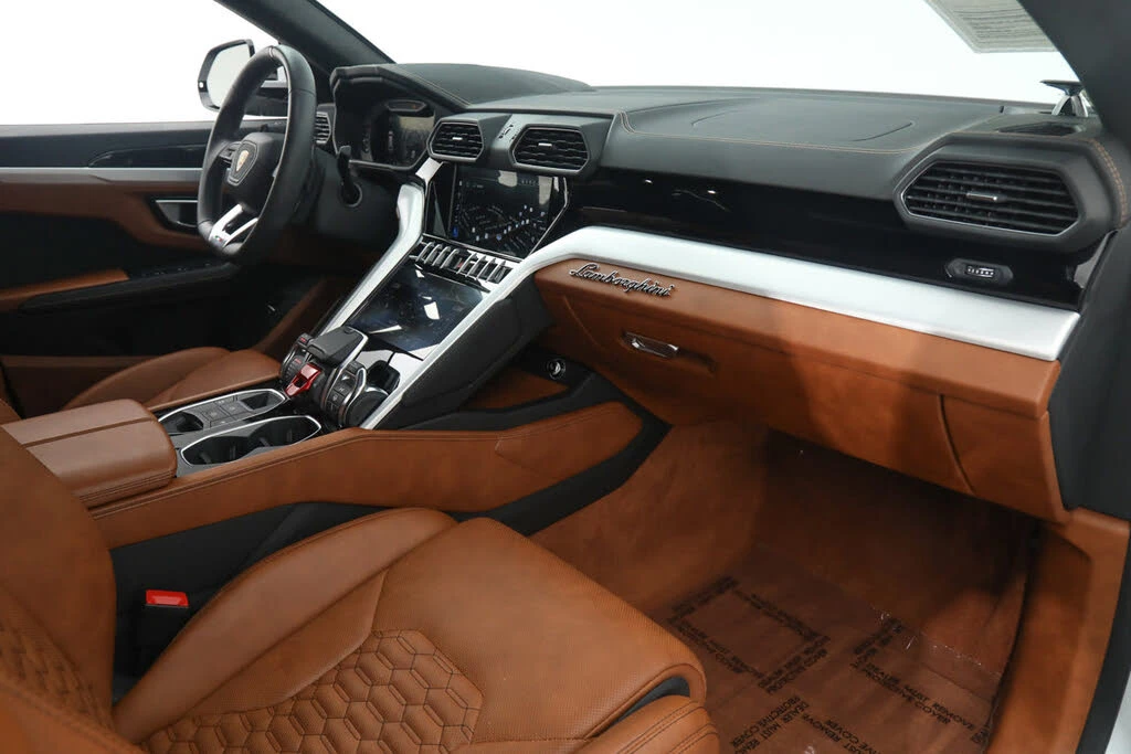 2020 Lamborghini Urus - Image 10 of 31