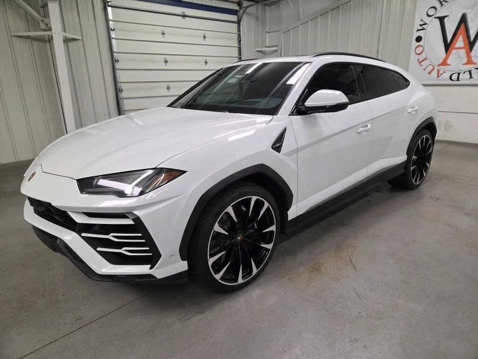 2020 Lamborghini Urus - Image 2 of 31
