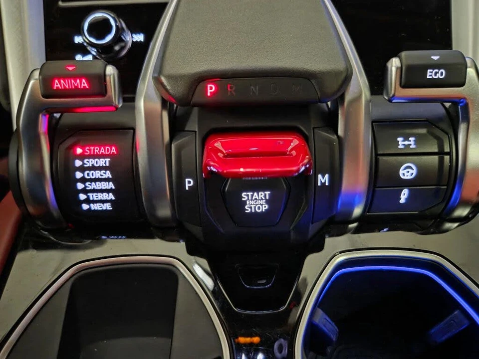 2020 Lamborghini Urus - Image 28 of 31