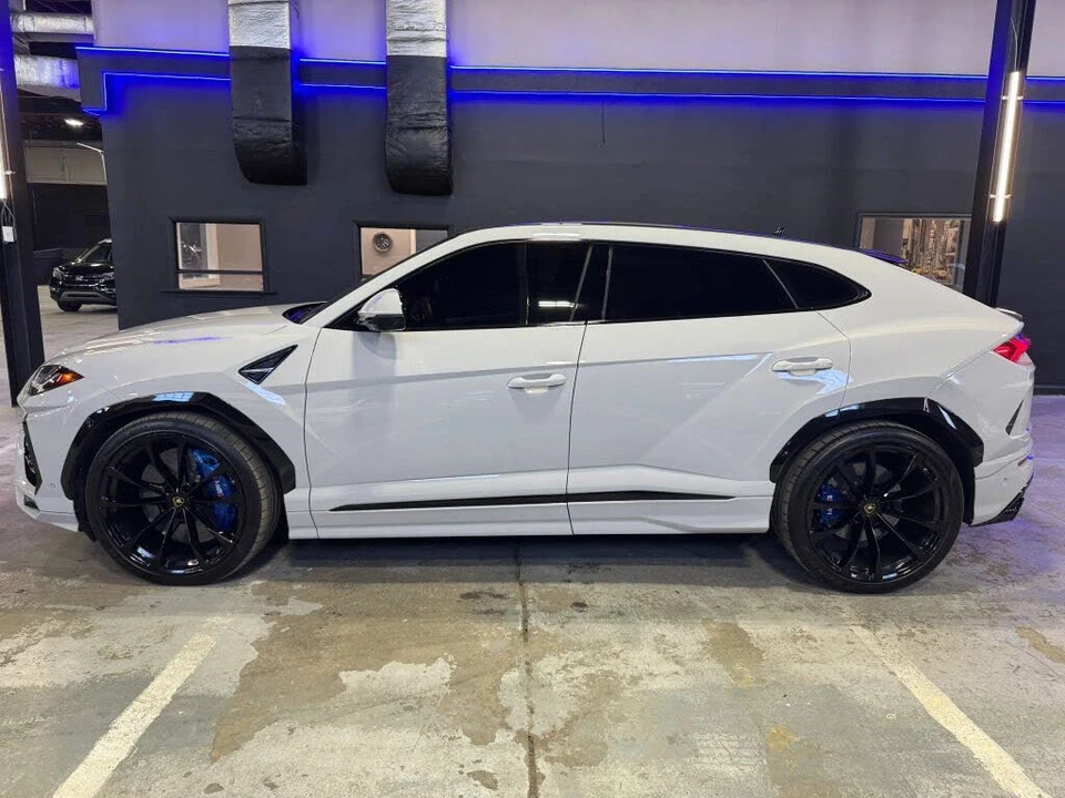 2020 Lamborghini Urus - Image 2 of 31