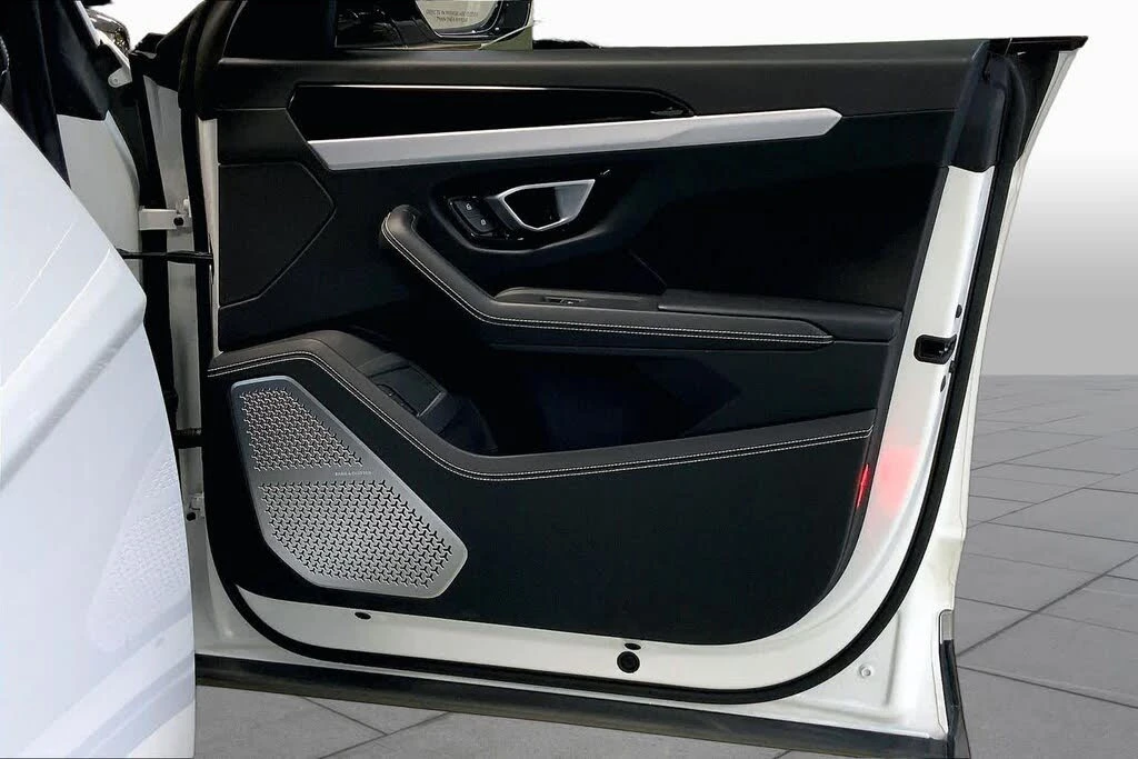 2020 Lamborghini Urus - Image 22 of 31