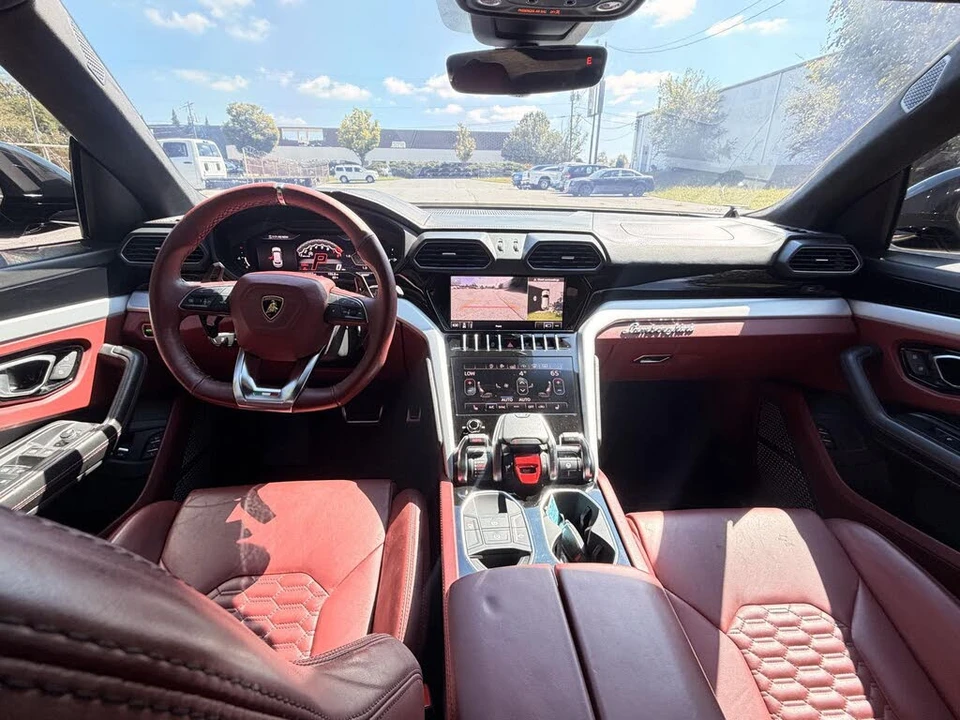 2020 Lamborghini Urus - Image 28 of 31