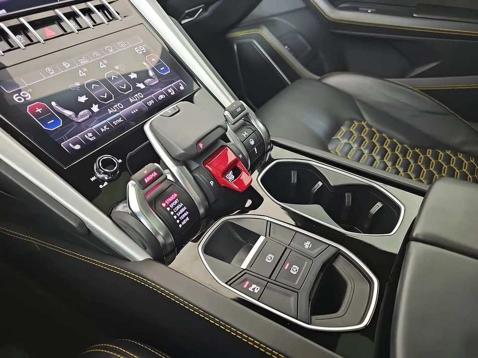 2020 Lamborghini Urus - Image 22 of 31