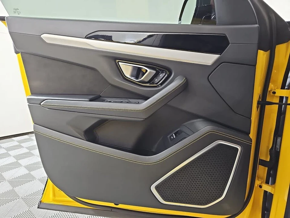 2020 Lamborghini Urus - Image 24 of 31