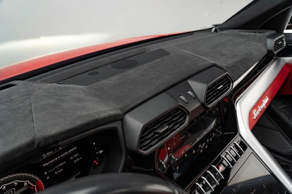 2020 Lamborghini Urus - Image 30 of 31