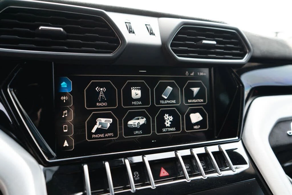 2020 Lamborghini Urus - Image 17 of 31