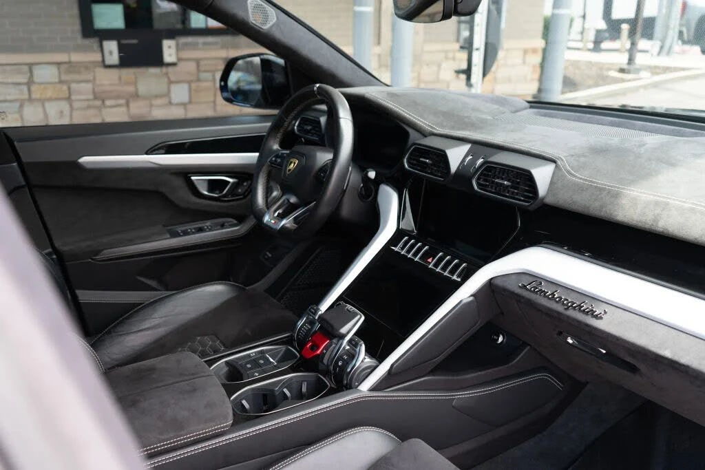2020 Lamborghini Urus - Image 21 of 31
